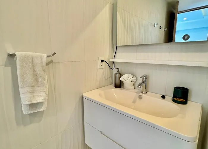 New One Block From 5th Ave Appartement *